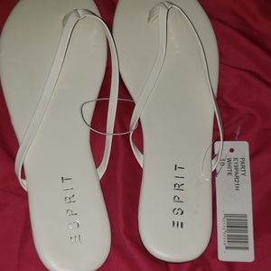 White espirit flip flops